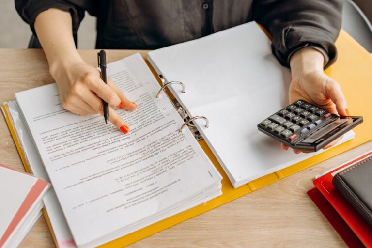DAŇOVÉ PŘIZNÁNÍ za 2025: S advokátem můžete až do 1.7.2026