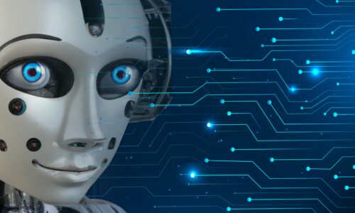 Detailní pohled na tvář humanoidního robota s modrýma očima vedle digitálního plošného spoje, ilustrující umělou inteligenci a nová pravidla AI Act.